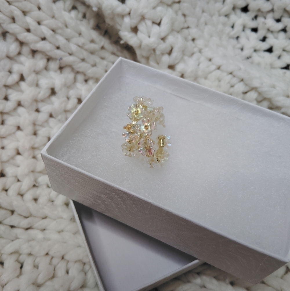 2 for $20! Elegant Gold Floral Women's Earring brand new never been worn - Picture 3 of 4